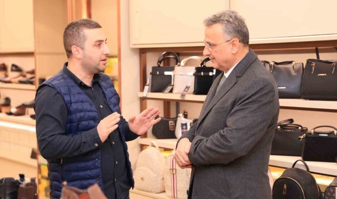 İstiklal Caddesi’nde esnaf ve vatandaşları ziyaret eden İlkadım Belediye Başkanı