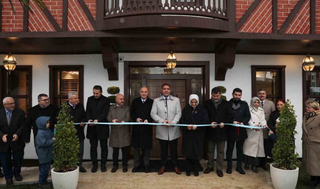 Düzce’de yenilenerek kütüphaneye dönüştürülen Yahya Kemal Kitap Köşkü düzenlenen tören