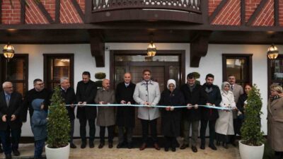 Düzce’de yenilenerek kütüphaneye dönüştürülen Yahya Kemal Kitap Köşkü düzenlenen tören