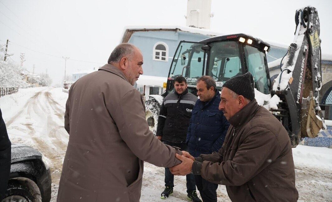 Samsun Canik Belediye Başkanı İbrahim Sandıkçı, karla mücadele çalışmalarına aralıksız