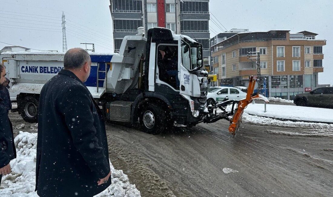 Samsun’un Canik Belediye Başkanı İbrahim Sandıkçı, kar yağışının etkili olduğu