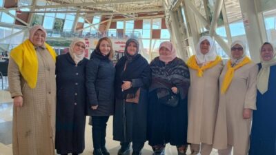 Bilecik’in Pazaryeri ilçesinde umre yolculuğuna çıkan vatandaşlar dualarla uğurlandı. Bilecik’in