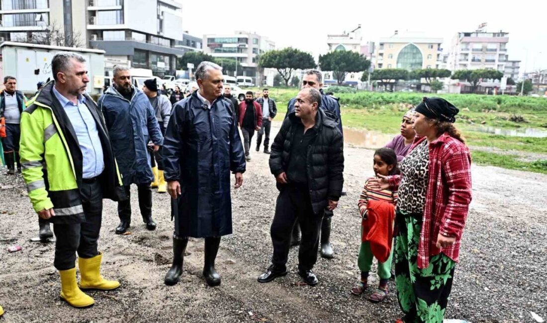 Muratpaşa Belediye Başkanı Ümit Uysal, Antalya genelinde etkili olan yoğun