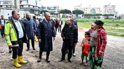 Muratpaşa Belediye Başkanı Ümit Uysal, Antalya genelinde etkili olan yoğun