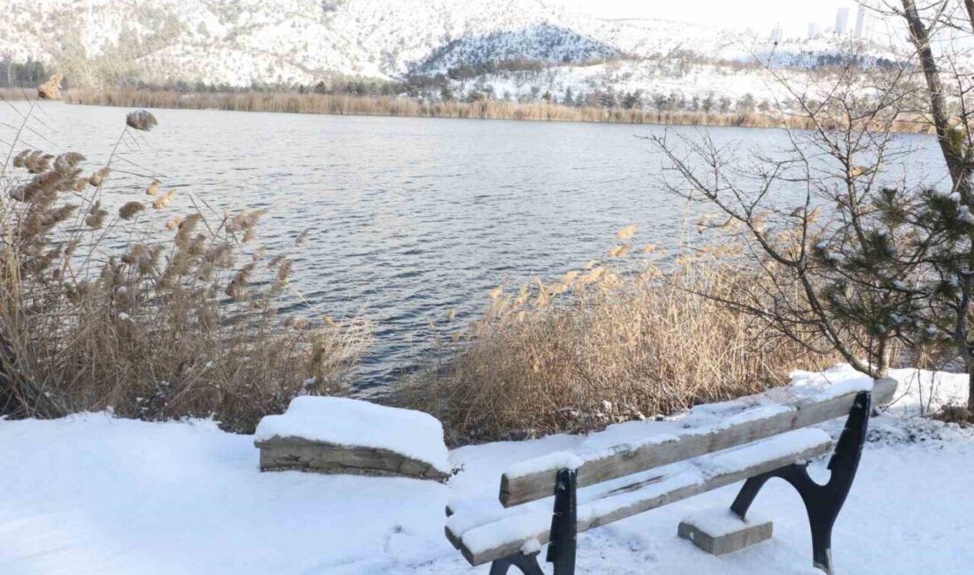 Ankara’da dün gece saatlerinde etkili olan kar yağışı, Eymir Gölü’nü