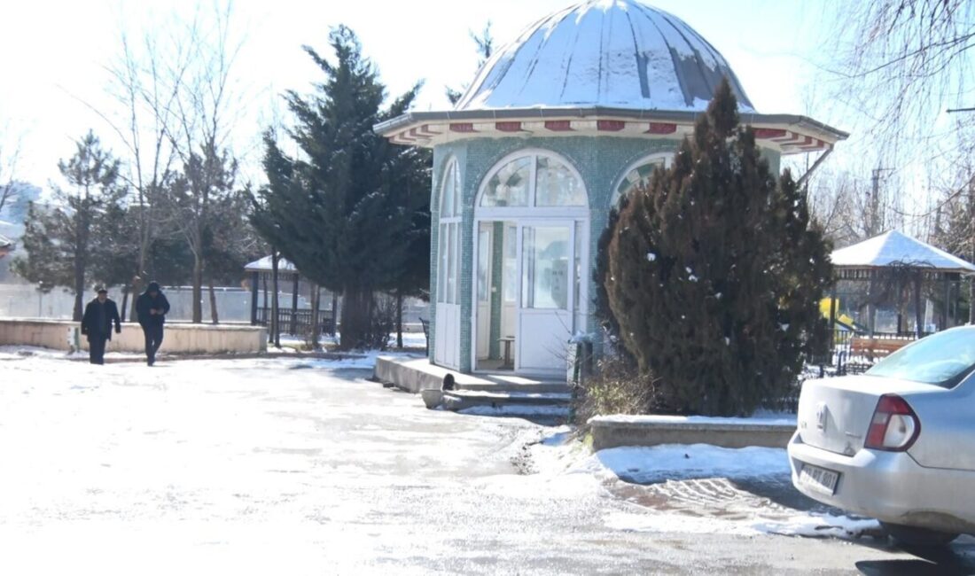 Ankara’nın Mamak ilçesinde yaşanan uzun süreli su kesintileri nedeniyle vatandaşlar