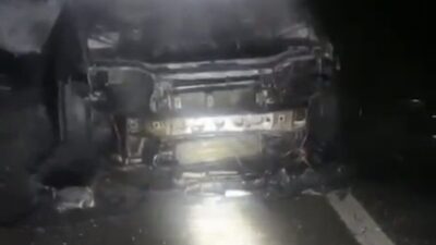 Batman-Diyarbakır karayolunda seyir halindeyken alev alan bir araç, itfaiye ekiplerinin