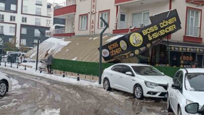 Batman’da etkili olan yoğun kar yağışı, kent genelinde hayatı olumsuz