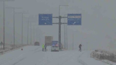 BATMAN (İHA) – Batman’ın Gercüş ilçesinde etkili olan yoğun kar