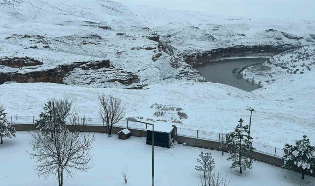 Batman’da yıllar sonra etkili olan yoğun kar yağışı, kenti beyaz