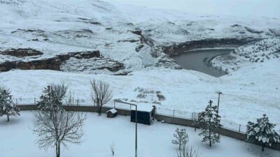 Batman’da yıllar sonra etkili olan yoğun kar yağışı, kenti beyaz