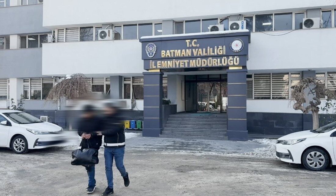 Batman’da durdurulan otobüsteki yabancı şahsın midesinden 64 parça uyuşturucu maddesi