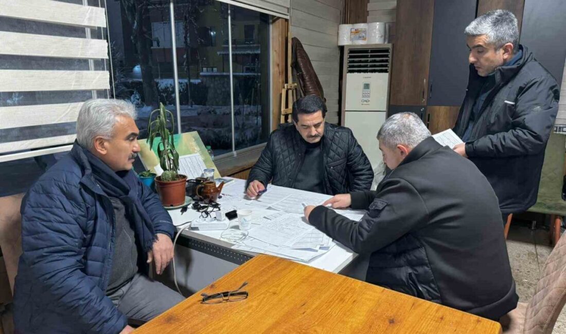 Battalgazi Belediyesi ekipleri, kar yağışıyla birlikte ilçe genelinde gece boyunca
