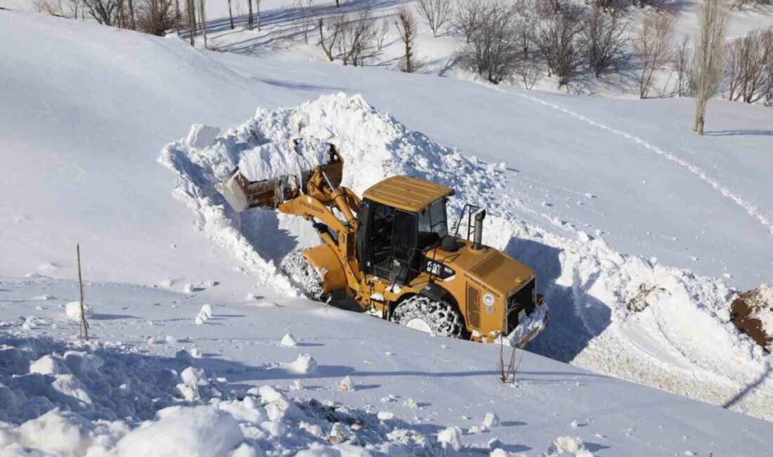 Battalgazi Belediyesi ekipleri, yoğun kar yağışının etkili olduğu Yaygın Puluşağı