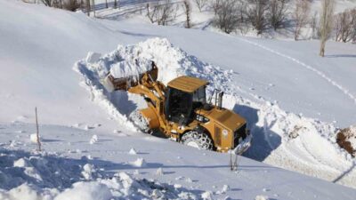 Battalgazi Belediyesi ekipleri, yoğun kar yağışının etkili olduğu Yaygın Puluşağı