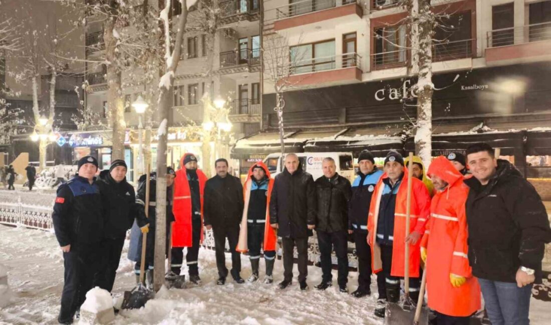 Battalgazi Belediyesi ekipleri, kar yağışıyla birlikte ilçe genelinde gece boyunca