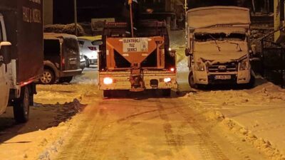 Battalgazi Belediyesi, bir süredir devam eden karla mücadele çalışmalarını akşam