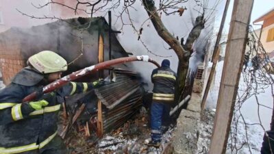 Bayburt’un Genç Osman Mahallesi’nde garaj ve depo olarak kullanılan bir