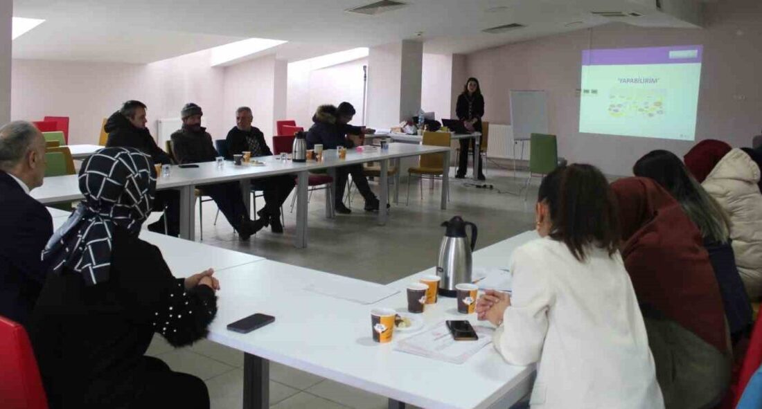 Bayburt’ta bulunan koruyucu ailelere yönelik düzenlenen koruyucu aile 1. kademe