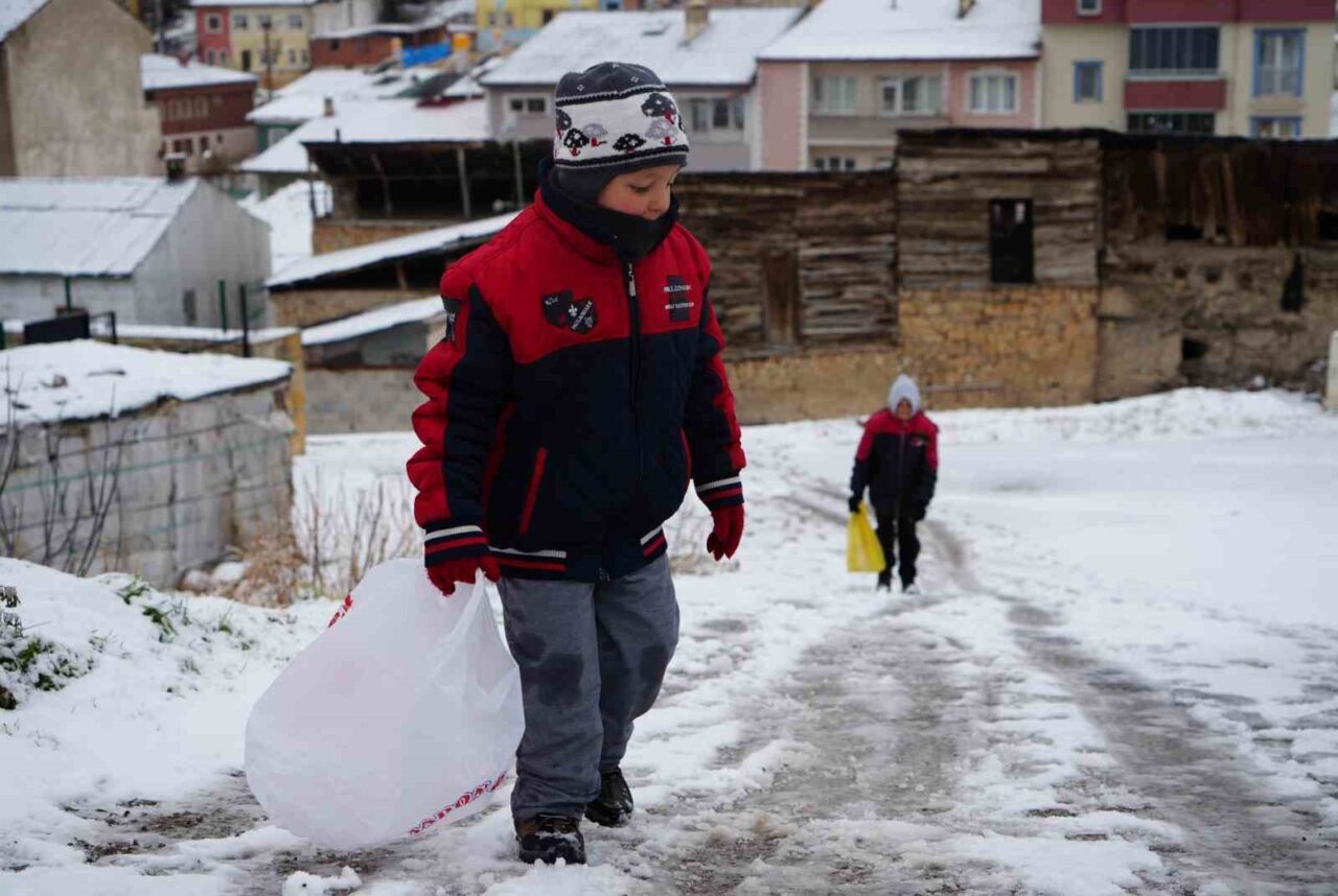 Meteoroloji 12. Bölge Müdürlüğü, Bayburt ve Erzincan çevreleri için kuvvetli