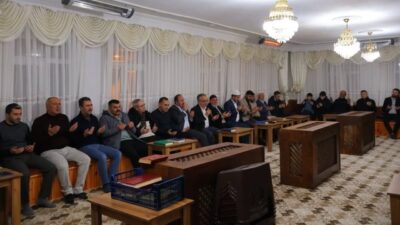 Bayburt’un Taht köyünde köy halkının katılımıyla mukabele programı gerçekleştirildi. Cami