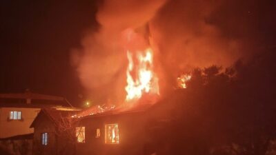 İzmir’in Bayındır ilçesinde çıkan ev yangınında ağır yaralanan 57 yaşındaki