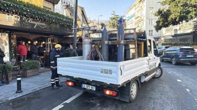 Beşiktaş’ta bulunan Baylan Pastanesi’nde tespit edilen kaçak bölümlerin yıkımına belediye