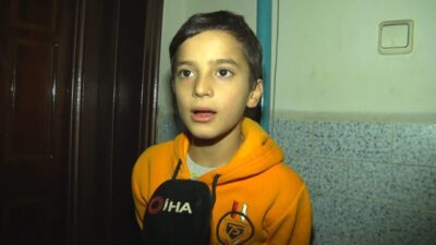 Bayrampaşa’da ambulansın geçişini hızlandırmak için yolu açan 10 yaşındaki Ahmet