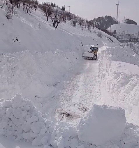 Adıyaman’ın Sincik ilçesinde etkili olan yoğun kar yağışı nedeniyle bazı