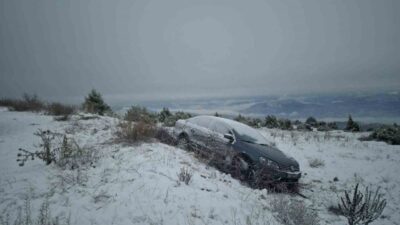 Yenipazar Belediye Başkanı İlhan Özden’in makam aracı kazaya yaparken, başkanın