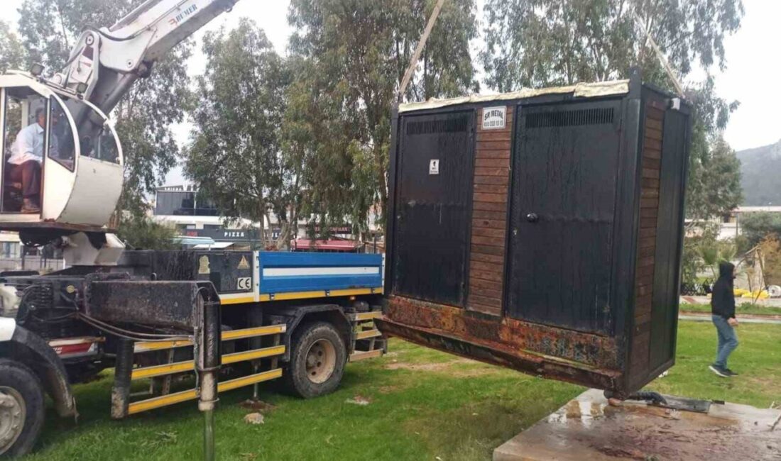 Aydın’ın Didim ilçesinde saha çalışmalarını sürdüren belediye ekipleri, ayrıca fırtınadan