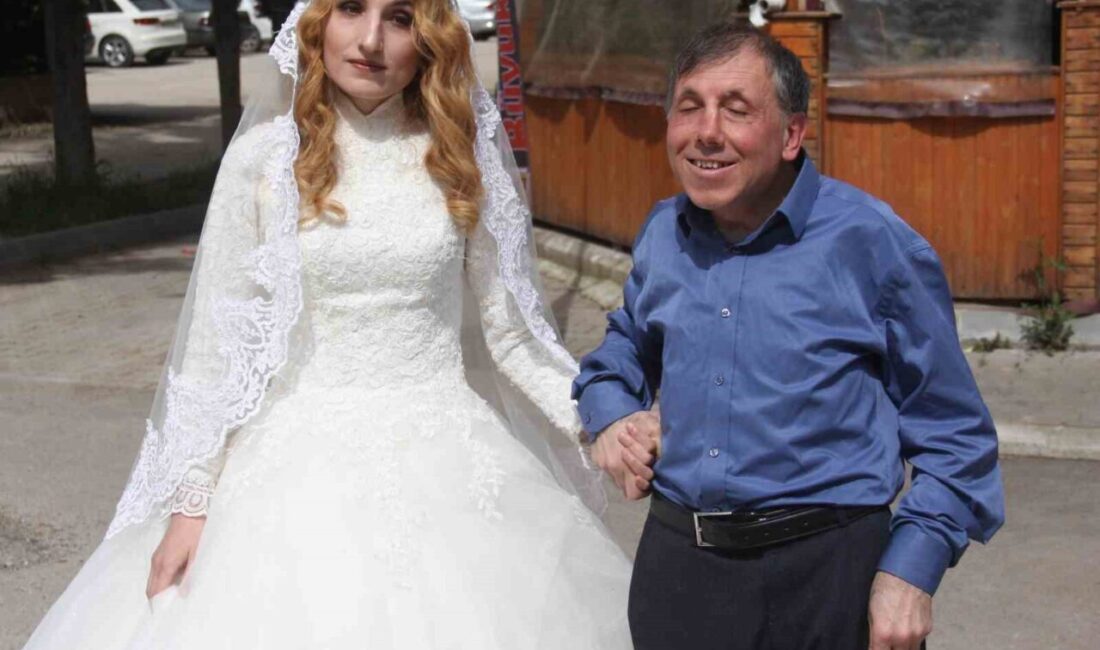 Kocaeli İzmit’ten yarıyıl tatili için Adana’ya gelen görme engelli öğretmen