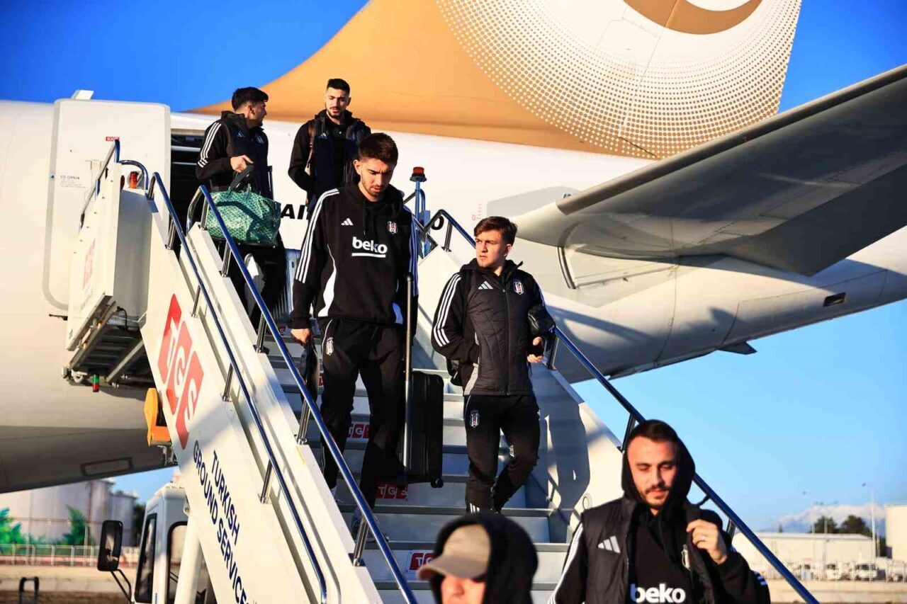 Beşiktaş, devre arası hazırlık kampı için Antalya’ya geldi. Beşiktaş, devre