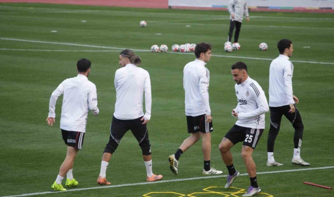 Beşiktaş, devre arası hazırlıklarını Antalya’da sahada yaptığı antrenmanla sürdürüyor. Siyah-beyazlı