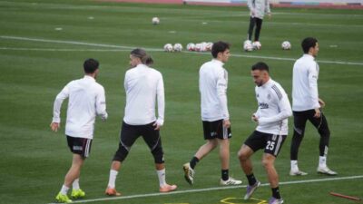 Beşiktaş, devre arası hazırlıklarını Antalya’da sahada yaptığı antrenmanla sürdürüyor. Siyah-beyazlı
