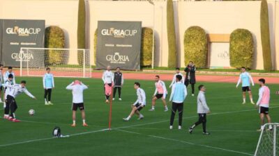Beşiktaş, devre arası çalışmalarını Antalya’da sahada gerçekleştirdiği antrenman ile sürdürdü.