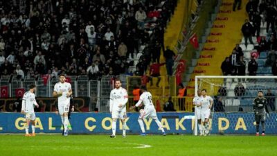 Beşiktaş’ın deplasmanda Eyüpspor ile 2-2-berabere kaldığı maçta siyah-beyazlı taraftarlar yönetimi