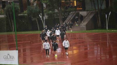 Beşiktaş, devre arası hazırlıklarını olumsuz hava şartlarına rağmen Antalya’da kamp