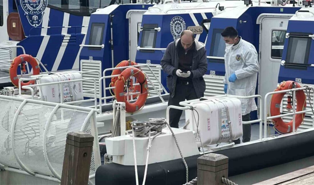 İstanbul Boğazı’nda kimliği belirsiz bir erkek cesetinin bulunduğu belirtildi. Deniz