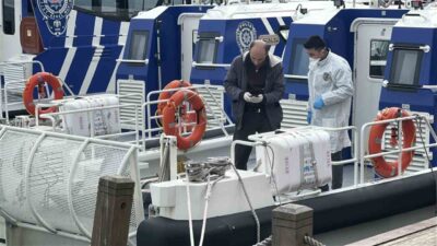 İstanbul Boğazı’nda kimliği belirsiz bir erkek cesetinin bulunduğu belirtildi. Deniz