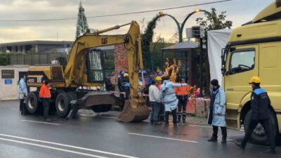 İstanbul Beşiktaş’taki Oligark İstanbul adlı gece kulübünün kaçak bölümleri yıkılıyor.