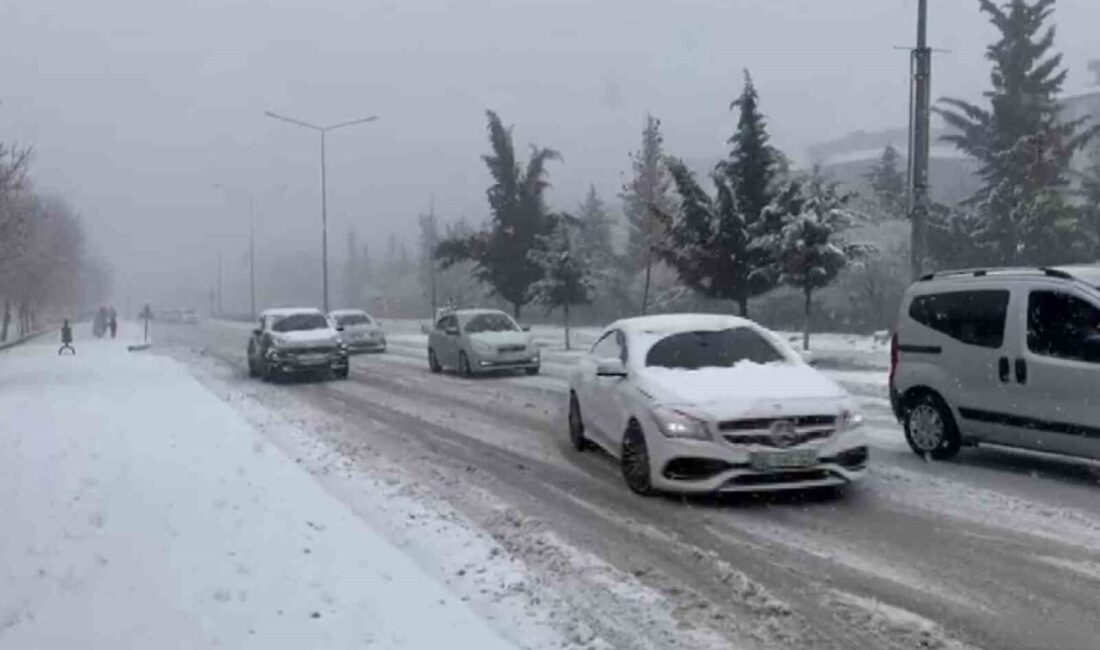 Adıyaman’ın Besni ilçesinde sabah saatlerinde etkili olan kar yağışı hayatı