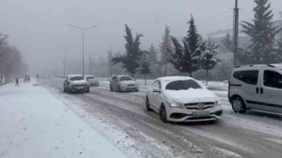 Adıyaman’ın Besni ilçesinde sabah saatlerinde etkili olan kar yağışı hayatı