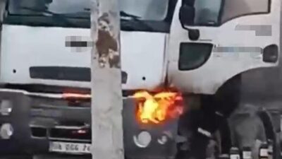 İstanbul Küçükçekmece’de bir beton kamyonu birden yanmaya başladı. Yanan kamyona