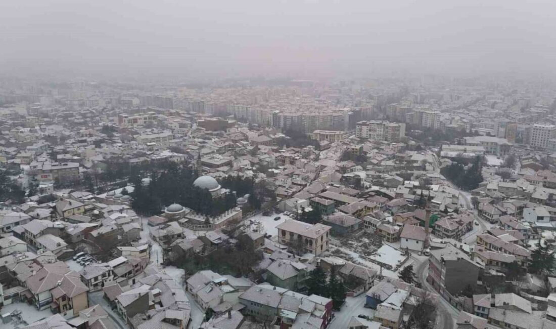 Eskişehir’de sabah saatlerinde etkisini arttıran kar yağışı günlük hayat ve