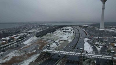İstanbul Beylikdüzü’nde karla kaplanan alanlar havadan görüntülendi. İstanbul’da gece saatlerinde