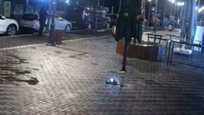 İstanbul Beylikdüzü’nde bir iş yerine silahlı saldırı düzenleyen şüpheliler yakalandı.