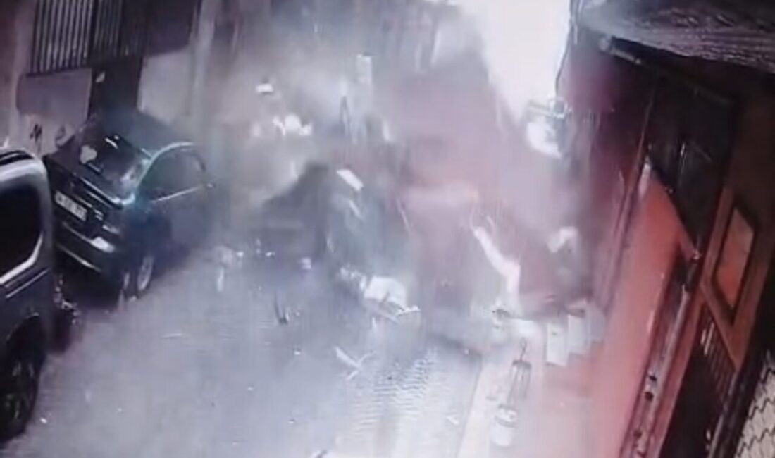 İstanbul’da etkili olan kuvvetli lodos, Beyoğlu’nda tehlikeli anlara neden oldu.