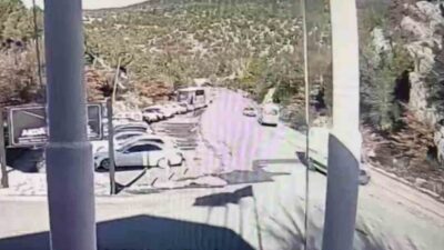 Konya’nın Beyşehir ilçesinde yolcu minibüsü ile otomobilin çarpışması sonucu 1