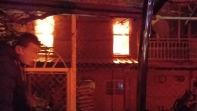 Konya’nın Beyşehir ilçesinde çıkan yangında iki katlı bir ev kullanılamaz